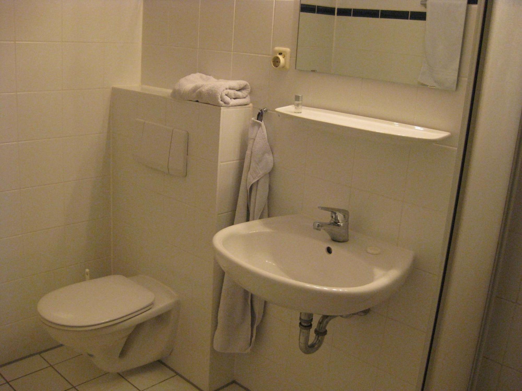 Smart Hostel By Landgasthof Velber 24H7D Seelze Kültér fotó