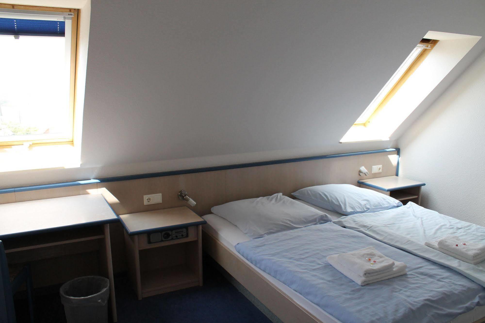 Smart Hostel By Landgasthof Velber 24H7D Seelze Kültér fotó