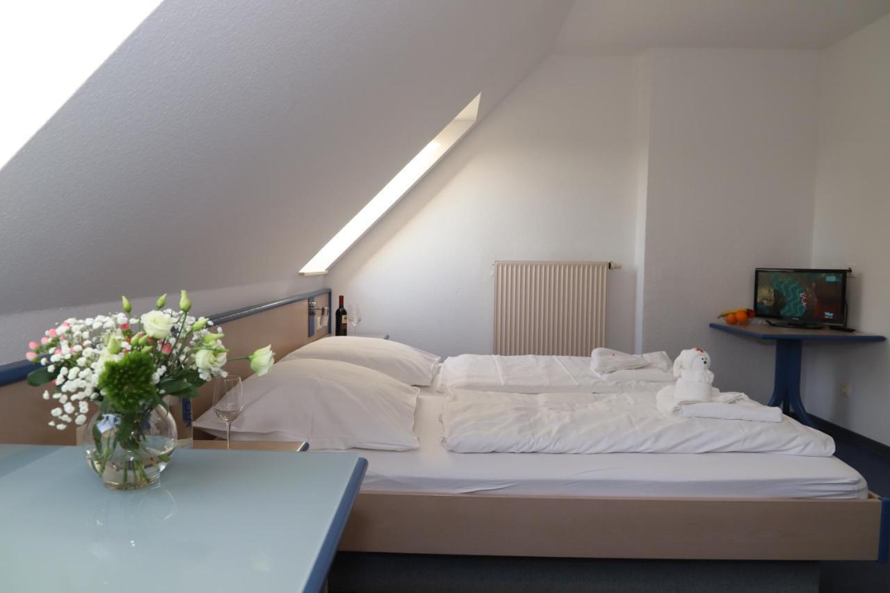 Smart Hostel By Landgasthof Velber 24H7D Seelze Kültér fotó