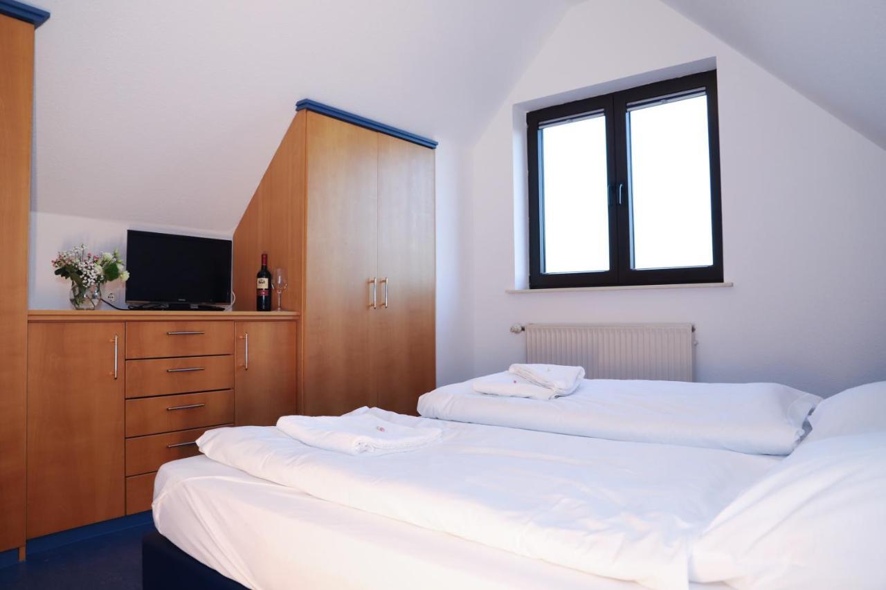 Smart Hostel By Landgasthof Velber 24H7D Seelze Kültér fotó